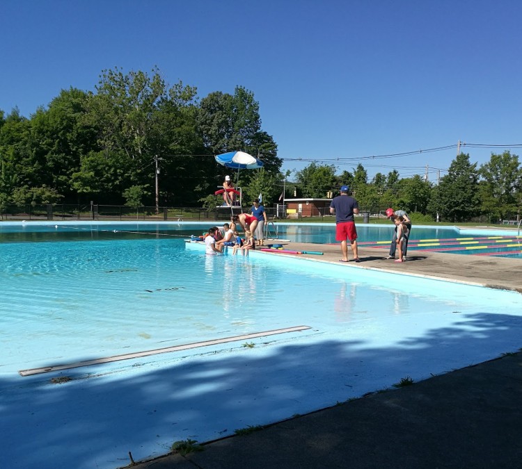 wallingford-community-pool-photo